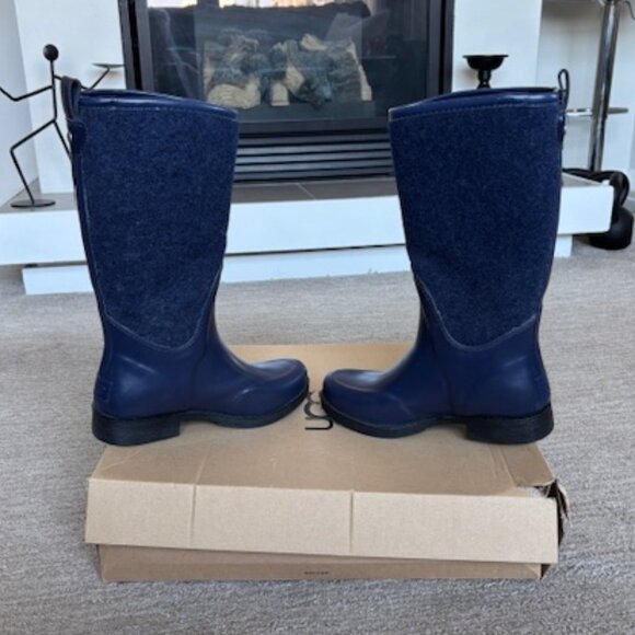 UGG Women's Reignfall Rainboots in Perfect Condition - Picture 5 of 7